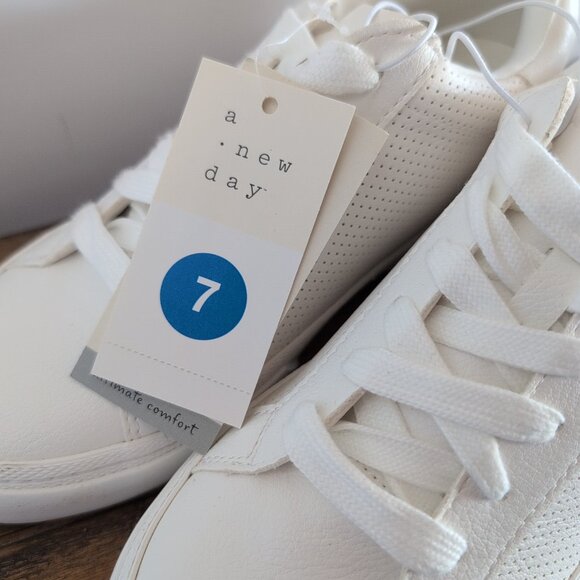 NWT Women's Maddison Sneakers - A New Day™ Size 7 White Shoe Extra Padding - Picture 3 of 8